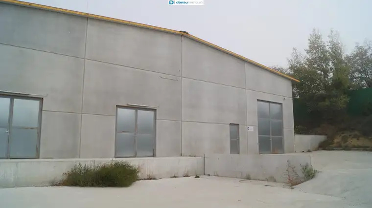2405 Bad Deutsch-Altenburg sehr schöne Hallen-Stellplätze für Wohnwagen und Boote