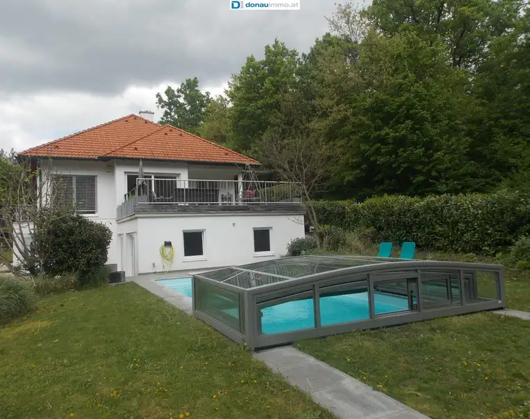 Wohnen im "Grünen" - Einfamilienhaus mit Sonnenterrasse und Swimming -Pool