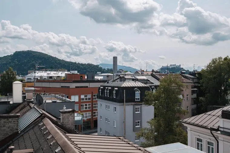 4 ZIMMER DACHGESCHOSSWOHNUNG MIT FERNBLICK! 4241F