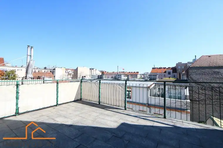  24 m2 Sonnen-Terrasse mit Ausblick im Altbau + 4 Zimmer-Wohnung + alles auf einer Ebene UND barrierefrei! Möglichkeit zu weiteren Dachflächen gegeben!