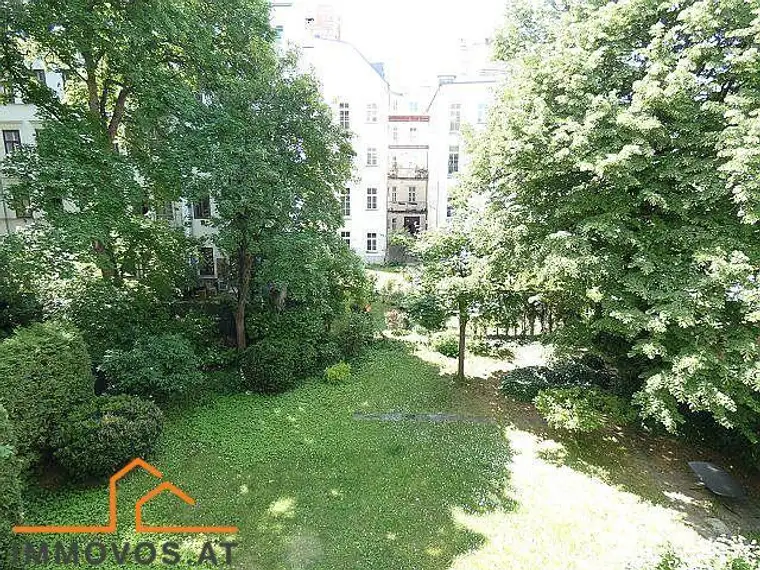GARTENSEITGE Altbauwohnung am Schottenfeld. Fantastische Aussicht - Perfekt für Paare, großzügiger Raumplan