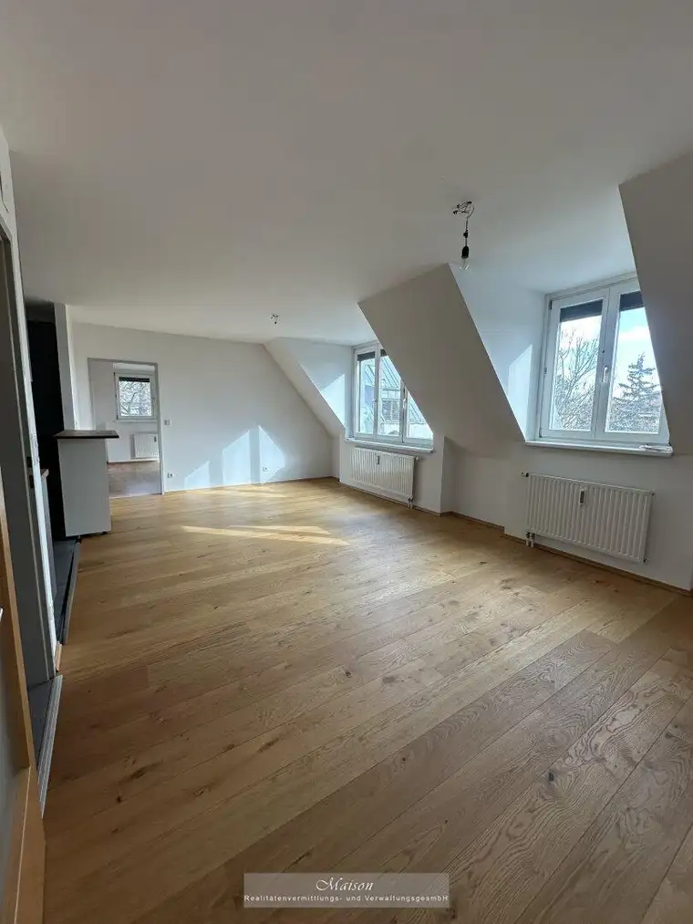 AM LIESINGBACH - LICHTDURCHFLUTETE MAISONETTEWOHNUNG MIT EIGENTUMSGARAGE