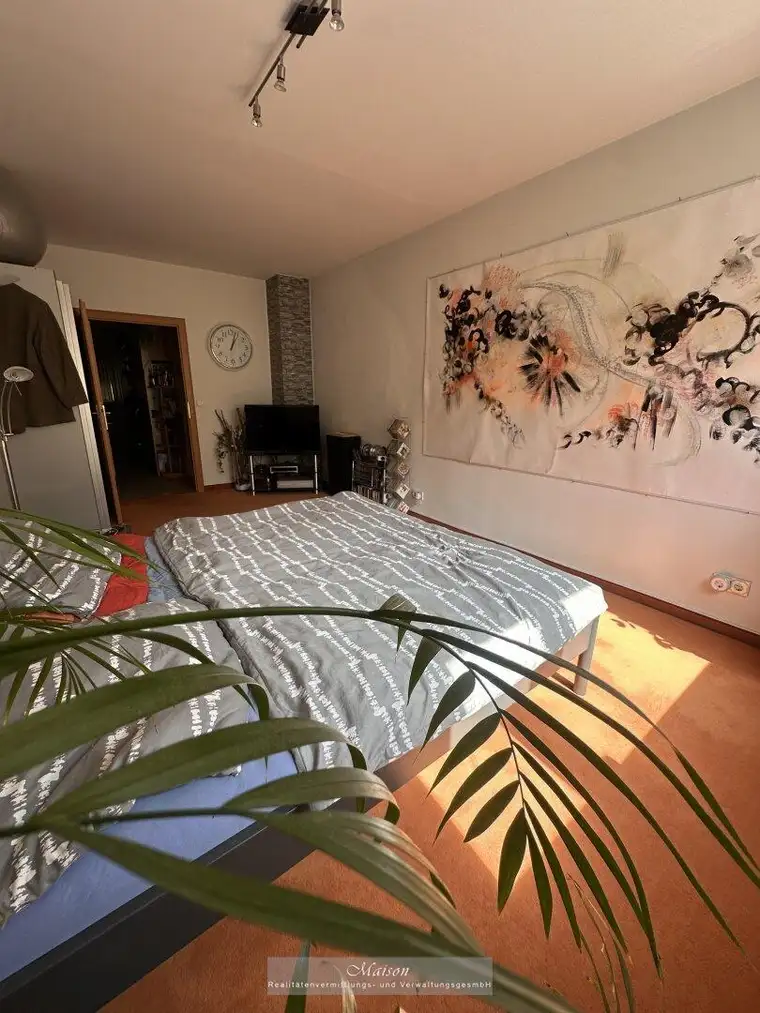 TOPLAGE FUSSGÄNGERZONE - LICHTDURCHFLUTETES, VOLLMÖBLIERTES WOHNUNGSEIGENTUM IN ABSOLUTER RUHELAGE