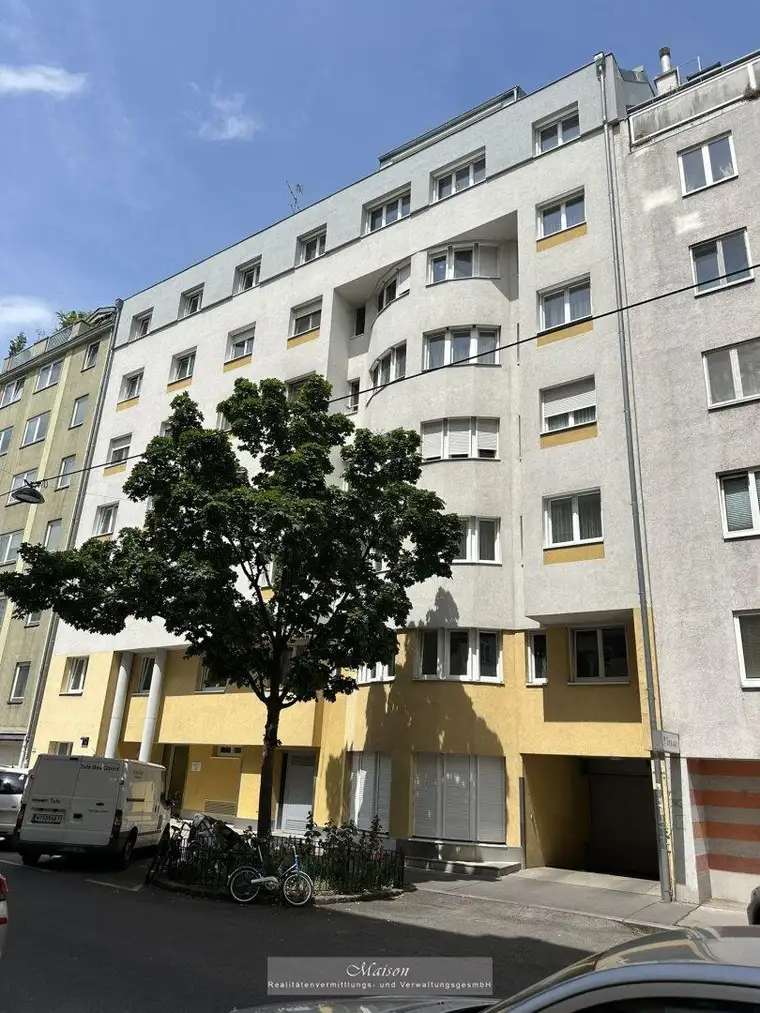 SONNIGES FAMILIENEIGENTUM NÄHE BRIGITTAKIRCHE IN TOPZUSTAND