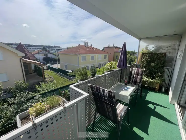 HELLES 2-ZIMMER EIGENTUM IN OBERLAA MIT LOGGIA UND TIEFGARAGE IN GRÜNRUHELAGE