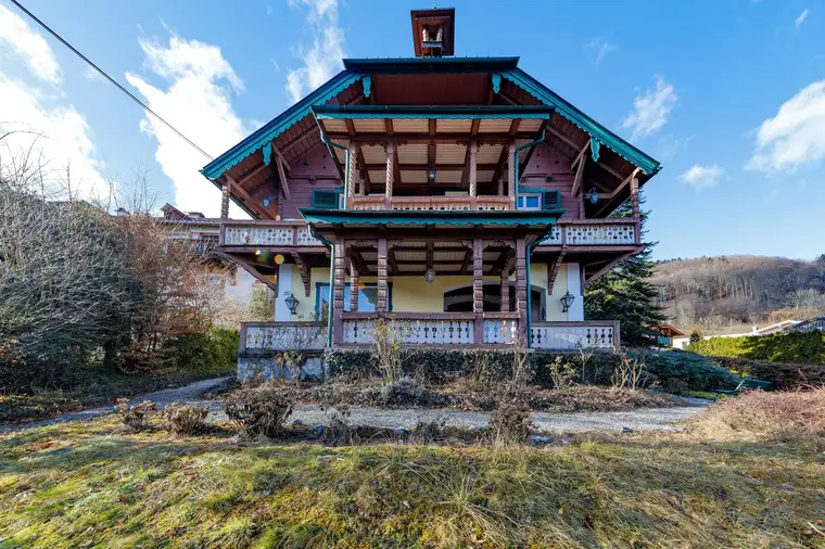 Repräsentative Attersee-Villa mit Seegrundstück