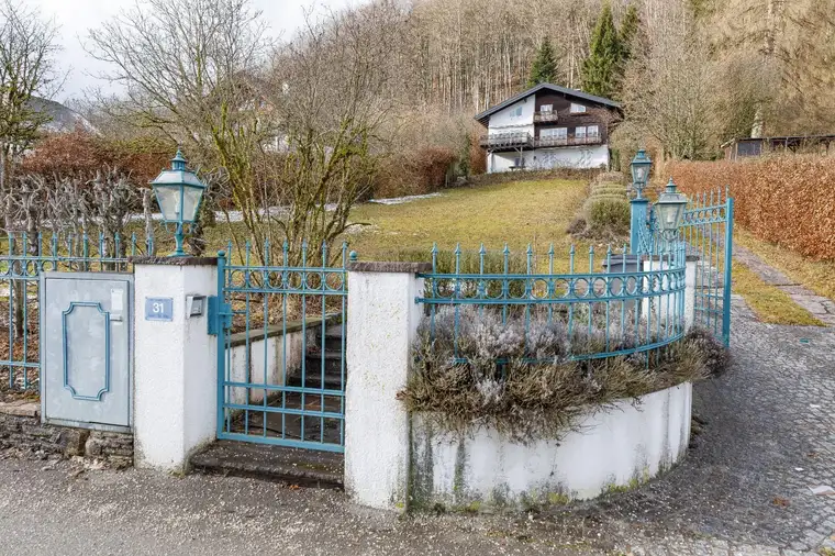 Villa mit Baureserve am Attersee