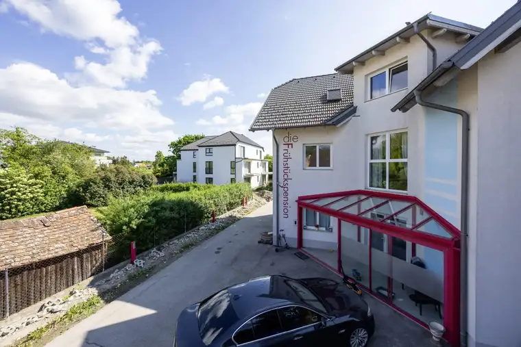 Bewilligtes Wohnbauprojekt im fortgeschrittenen Rohbauzustand in Langenlebern
