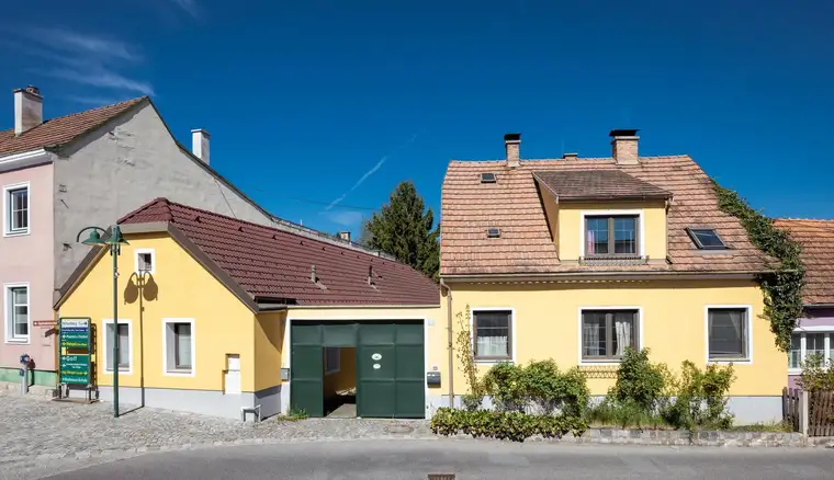 Idyllische Liegenschaft mit Potenzial im Herzen von Enzesfeld-Lindabrunn