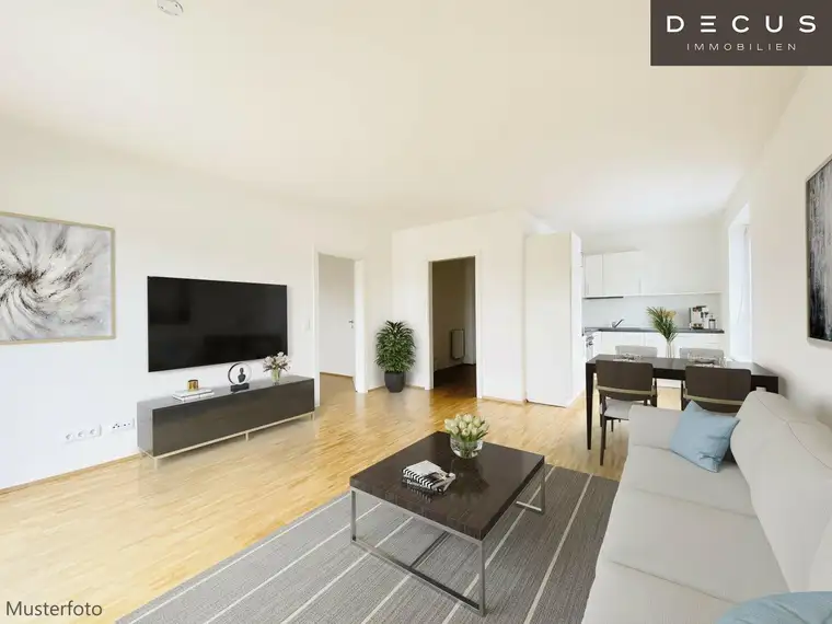 | WUNDERSCHÖNER ULMENHOF | 2-ZIMMER WOHNUNG | BALKON