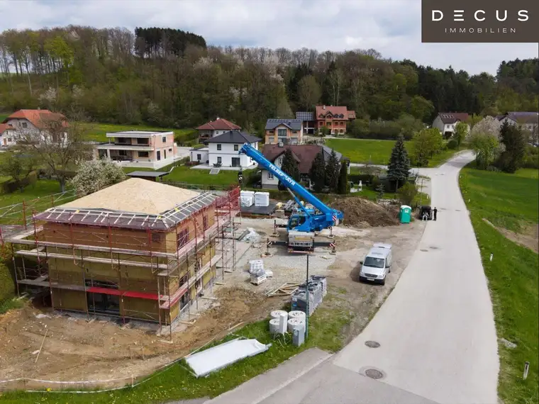 / STELLPLATZ / TRAUMHAUS MIT GARTEN / FAMILIEN-WOHNUNG