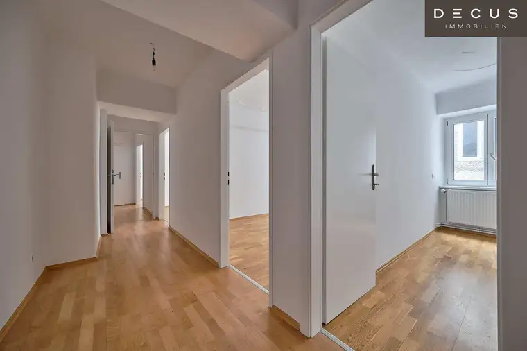 | PERFEKTE WOHNUNG FÜR WG | 5 ZIMMER | OPTIMALE AUFTEILUNG | MIT BILICK AUF DEN HAUPTPLATZ