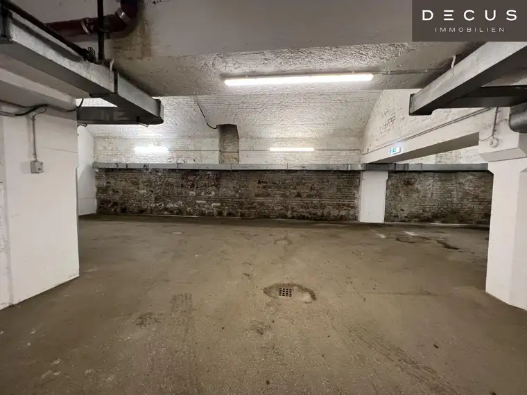 PARKPLATZSUCHE HAT EIN ENDE !!! SUPER GARAGE IN BESTER LAGE IN 1090 - PROVISIONSFREI