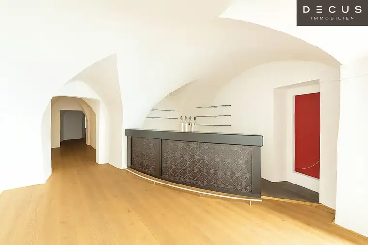 | ATTRAKTIVES GESCHÄFTSLOKAL | BEAUTY- SALON ODER TRENDIGER SHOP | VIELSEITIG NUTZBAR | ca. 55,70m² | 2 RÄUME | INNENSTADTLAGE | NÄHE FÄRBERPLATZ