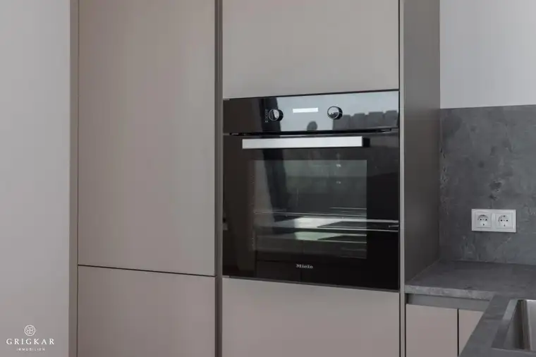 Neue Dachgeschoss Wohnung unbefristet zu vermieten