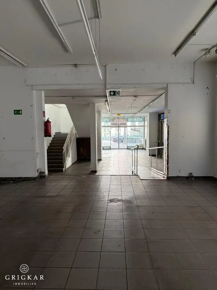 Geschäftslokal mit großzügiger Verkaufsfläche in Bestlage – Simmeringer Hauptstraße 80–82