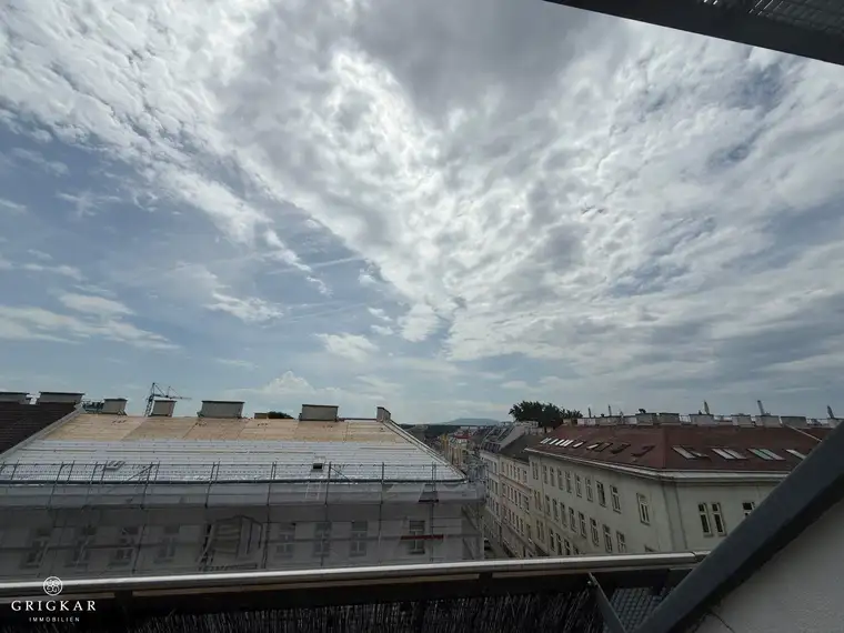 Dachgeschossjuwel mit Gloriette-Blick – Terrassenwohnung mit Flair in 1140 Wien
