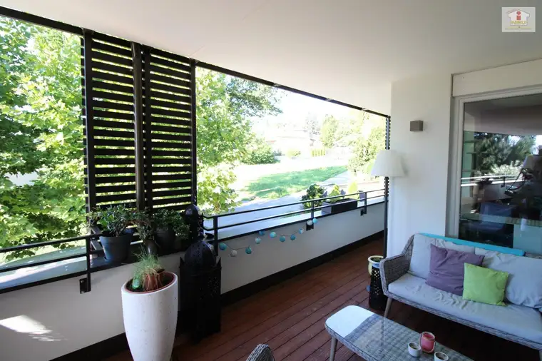 Exclusive 4-Zimmerwohnung mit 119 m² XL Balkon in bester Lage