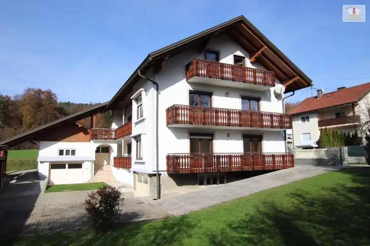 TOP Zweifamilienwohnhaus mit 200m² plus Vollkeller und 3 Garagen uvm. - Stadtnähe