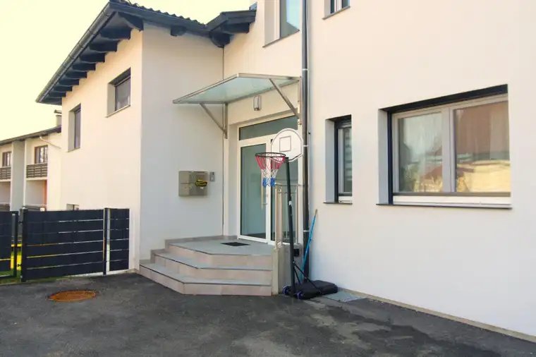 Viktring, sehr schöne, neuwertige 3-Zimmer Eigentumswohnung mit KFZ Abstellplatz