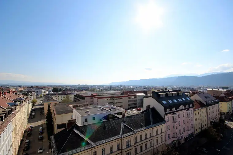 4-Zimmer-Stadtwohnung im 9. Stock mit traumhaftem Ausblick