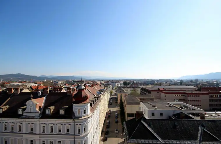 4-Zimmer-Stadtwohnung im 9. Stock mit traumhaftem Ausblick