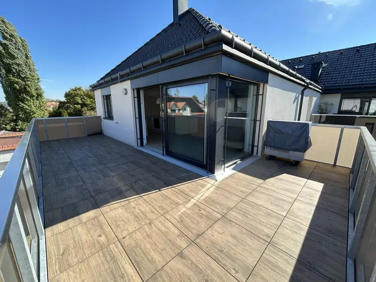 ERSTBEZUG - Helle 4 Zimmer Balkonwohnung (Maisonette) mit Galerie und 2 Garagenplätzen