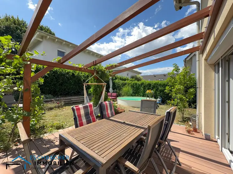 Sonnige Doppelhaushälfte mit Pool und südseitigem Garten in Sieghartskirchen