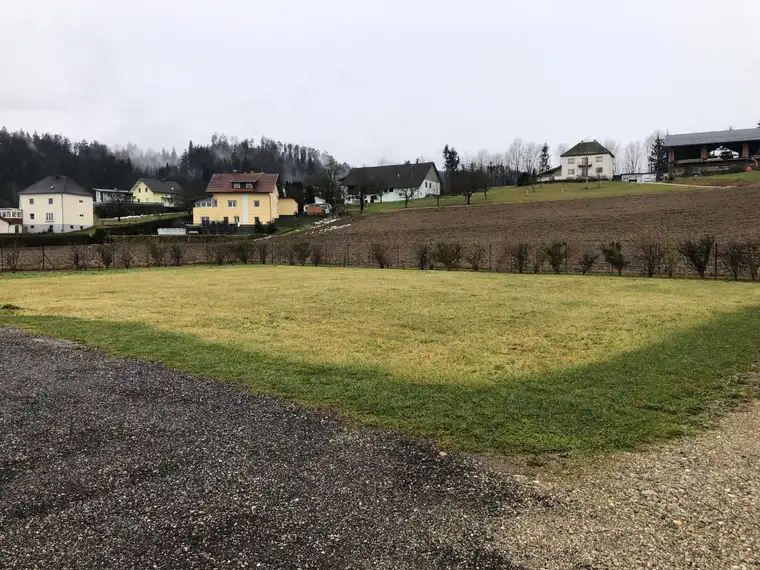 Industriegrundstück noch ca.1.500m2 verfügbar , teilbar , im Gewerbegebiet St.Andrä zu vermieten !