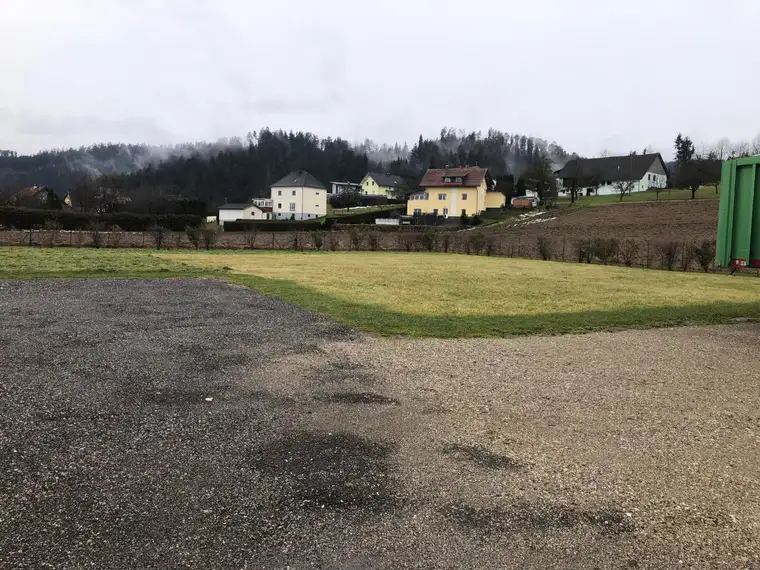 Industriegrundstück noch ca.1.500m2 verfügbar , teilbar , im Gewerbegebiet St.Andrä zu vermieten !