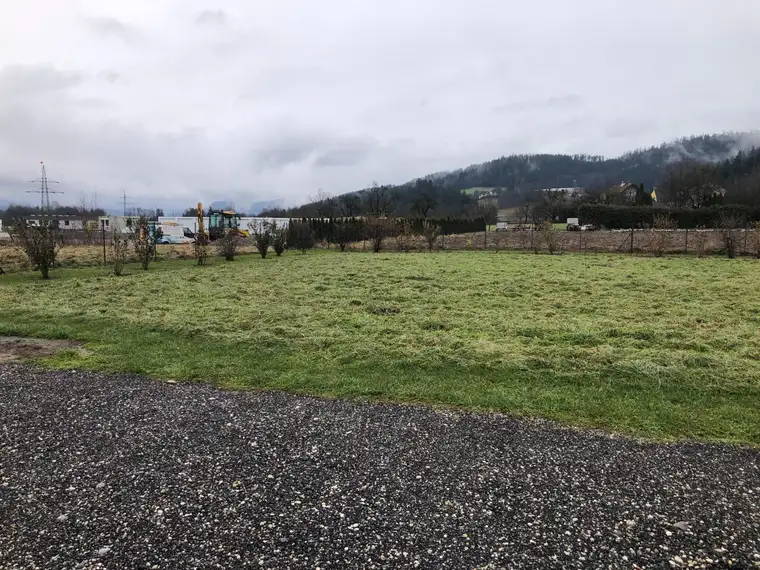Industriegrundstück noch ca.1.500m2 verfügbar , teilbar , im Gewerbegebiet St.Andrä zu vermieten !