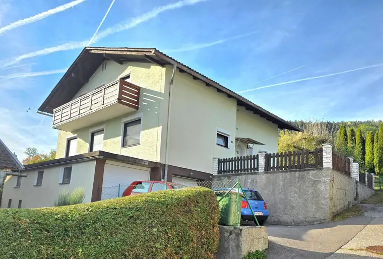 Großes Haus in sonniger Lage!