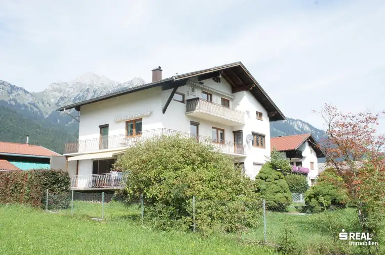 Charmantes Dreifamilienhaus in Höfen – viel Platz für Familien und individuelle Wohnkonzepte