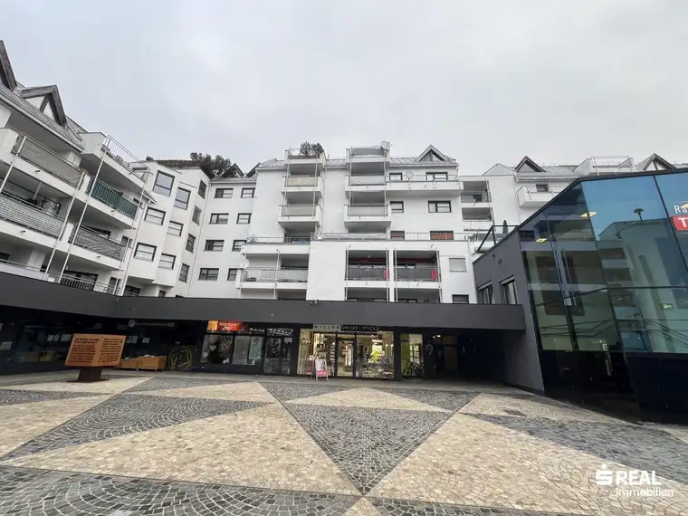 Exklusives Duo-Paket - Geräumige Wohnung und praktische Bürofläche im Zentrum von Telfs