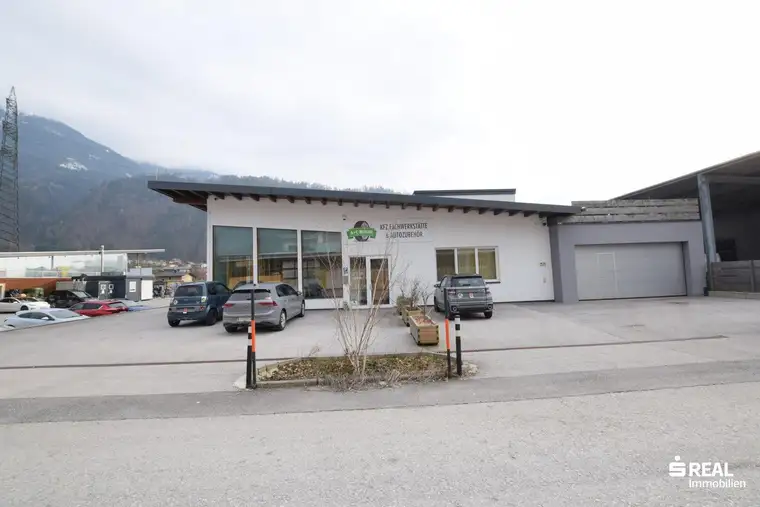 Perfektes Gewerbeobjekt mit 430 m² Fläche und einer großzügigen Wohnung (288 m²) und zahlreichen Annehmlichkeiten in Buch, Tirol!