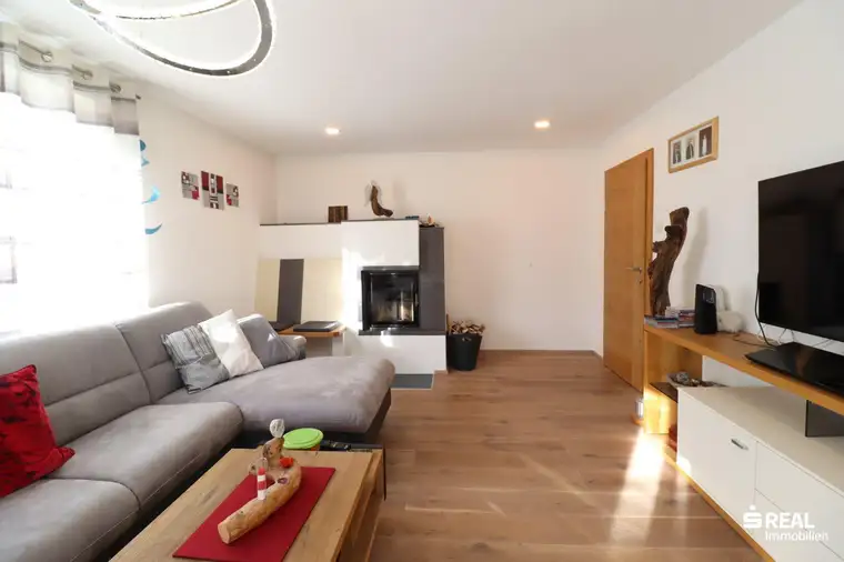 Ülker Hasbolat, s REAL - Innsbruck - Zentrale