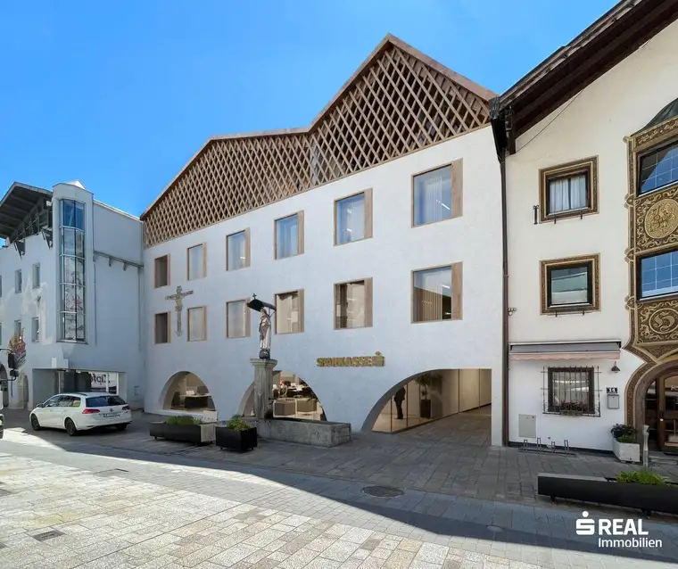 Neubau! Multifunktionales Sparkassenhaus mit Büros und Wohnungen in Telfs sucht Mieter.