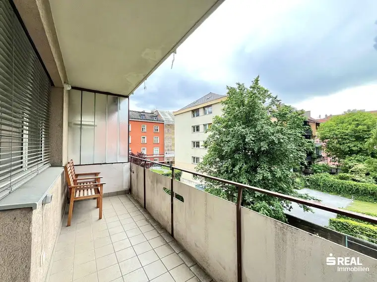 Anlagechance in zentraler Lage – 5-Zimmer-Sanierungsobjekt mit viel Potenzial!