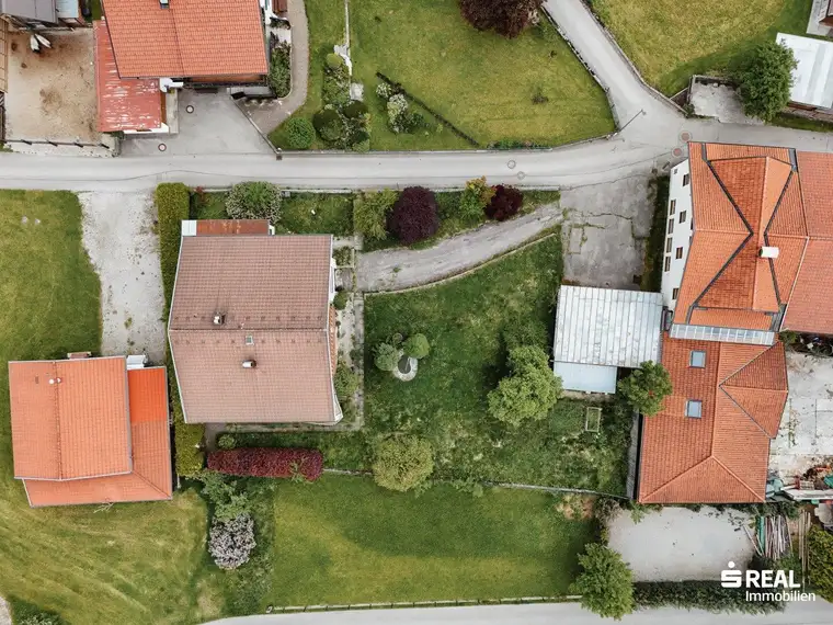 Charmantes Dreifamilienhaus in Höfen – viel Platz für Familien und individuelle Wohnkonzepte