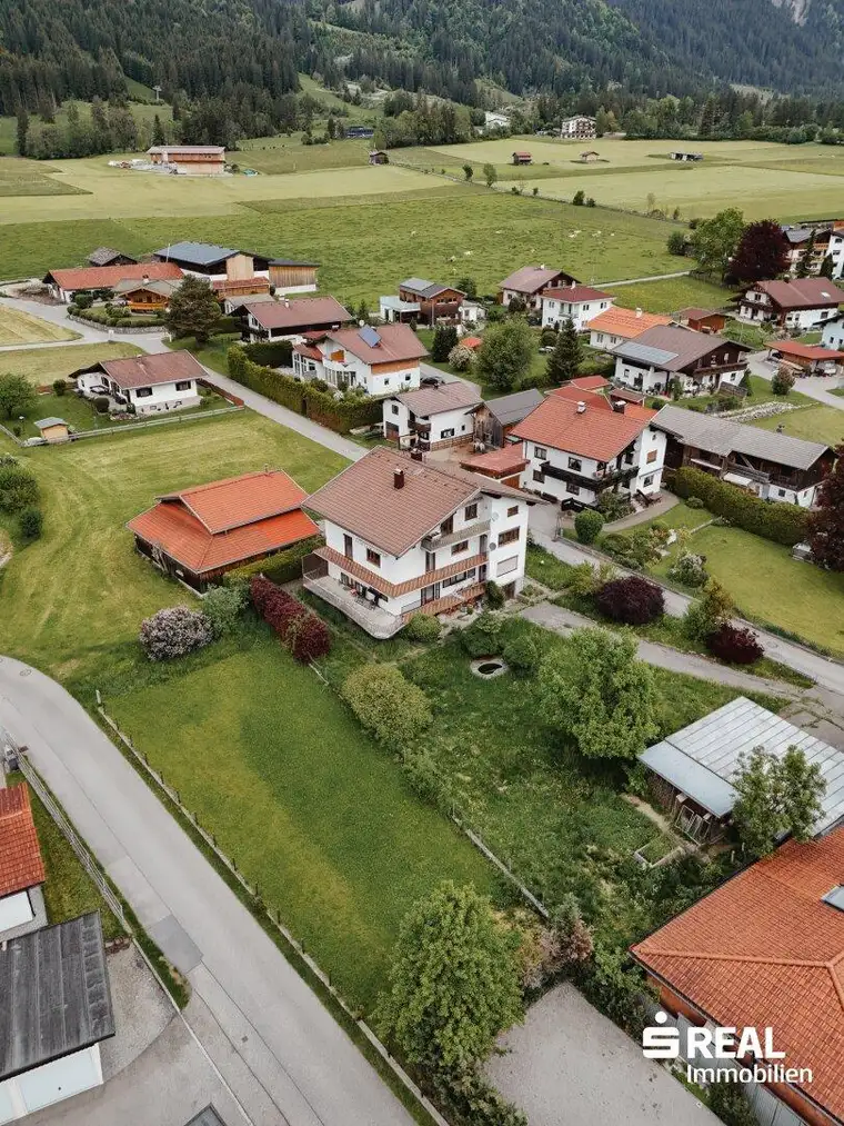 Charmantes Dreifamilienhaus in Höfen – viel Platz für Familien und individuelle Wohnkonzepte