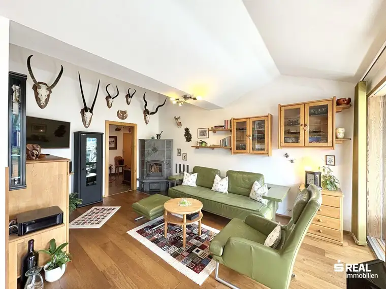 Zirl: Hochwertig teilsanierte 3-Zimmer-Dachgeschosswohnung, mit Balkon und Doppelgarage!