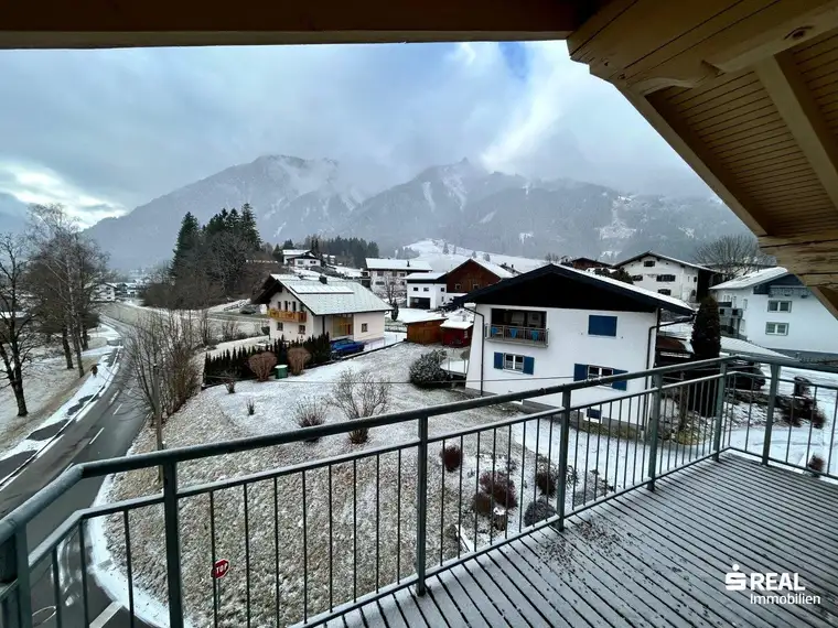 Mietkauf: 3-Zimmer-Dachgeschosswohnung in bester Lage im Herzen von Höfen