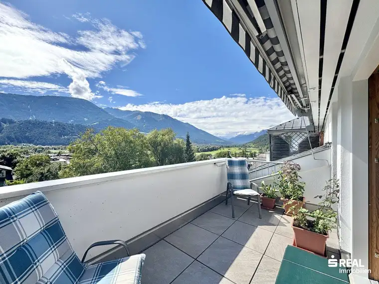 sanierte 3-Zimmer Wohnung im letzten Stock, mit Balkon und Doppelgarage!
