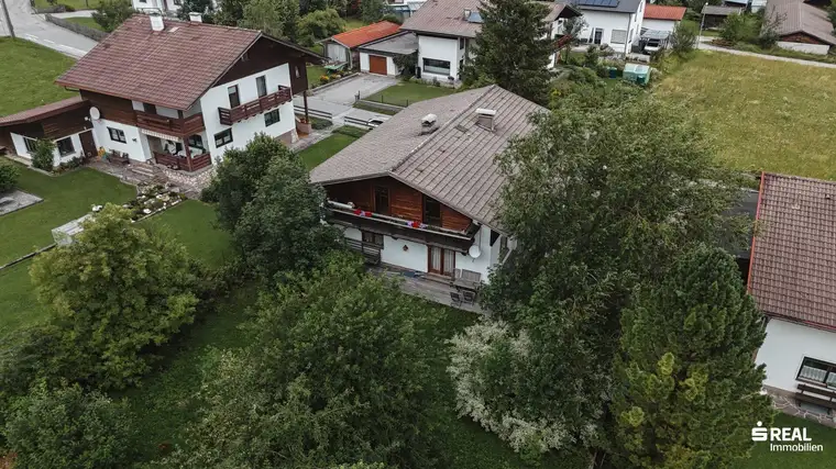 Solides Zweifamilienhaus mit großzügigem Grundstück und Entwicklungspotenzial in ruhiger Wohnlage von Vils