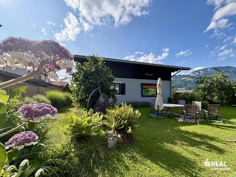 Attraktives Wohnhaus mit zwei Wohneinheiten in sonniger Aussichtslage von Itter