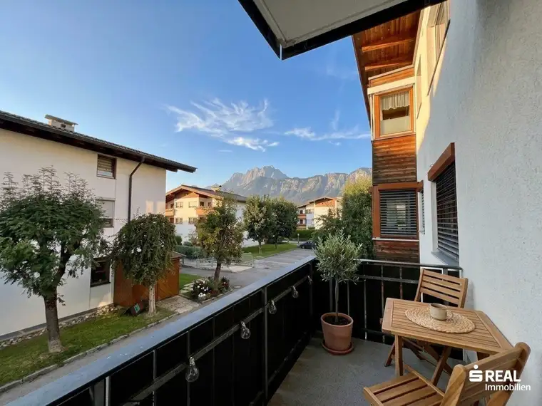 Helle 2 Zimmer-Wohnung mit Balkon in zentraler Lage von St. Johann
