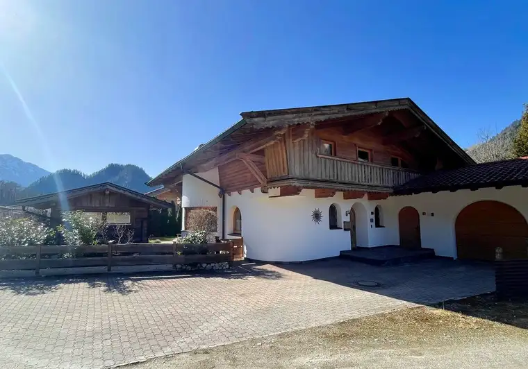 Objekt. Nr.: W1003 - WALCHSEE - FREIZEIWOHNSITZ - Tiroler Landhaus mit Galerie mit Gartenhaus in Bestlage mit Blick auf den Kaiser