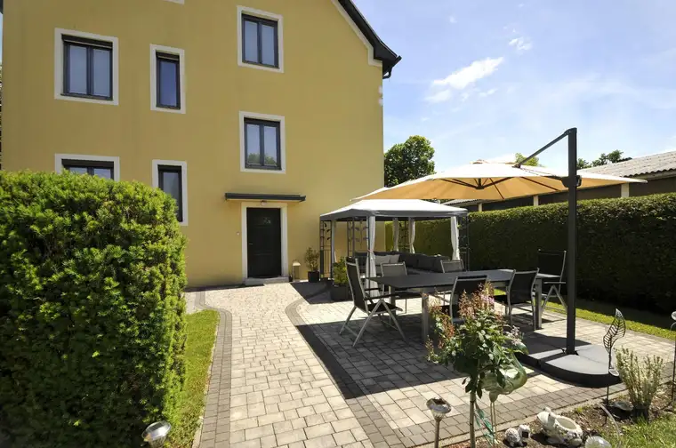 Gepflegtes Stadthaus mit sonnigem Garten - eine grüne Oase in ruhiger Seitenstraße