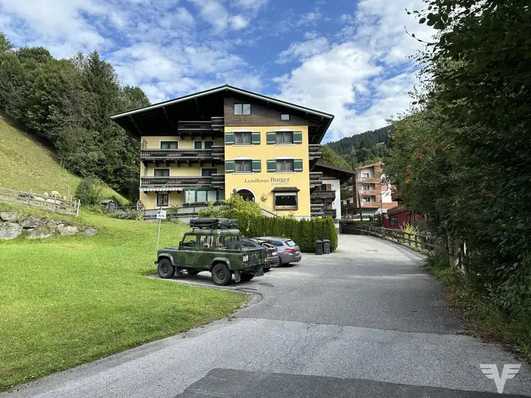 Ehemaliger Pensionsbetrieb im Ortskern von Saalbach