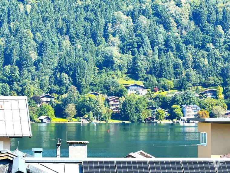 Mit Blick auf den Zeller See! Zentrale 4-Zimmer-Wohnung